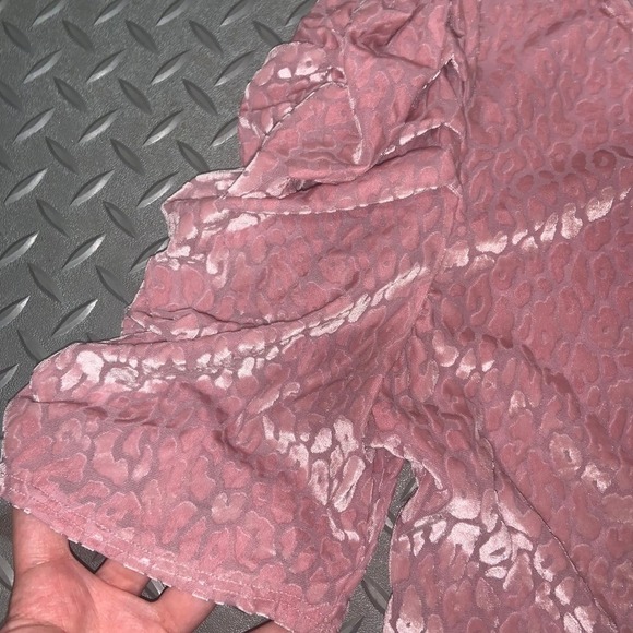 Pink flower velvet top - Picture 4 of 5